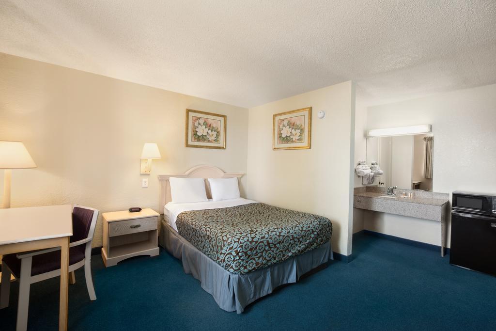 Days Inn Pensacola North Ferry Pass Ngoại thất bức ảnh