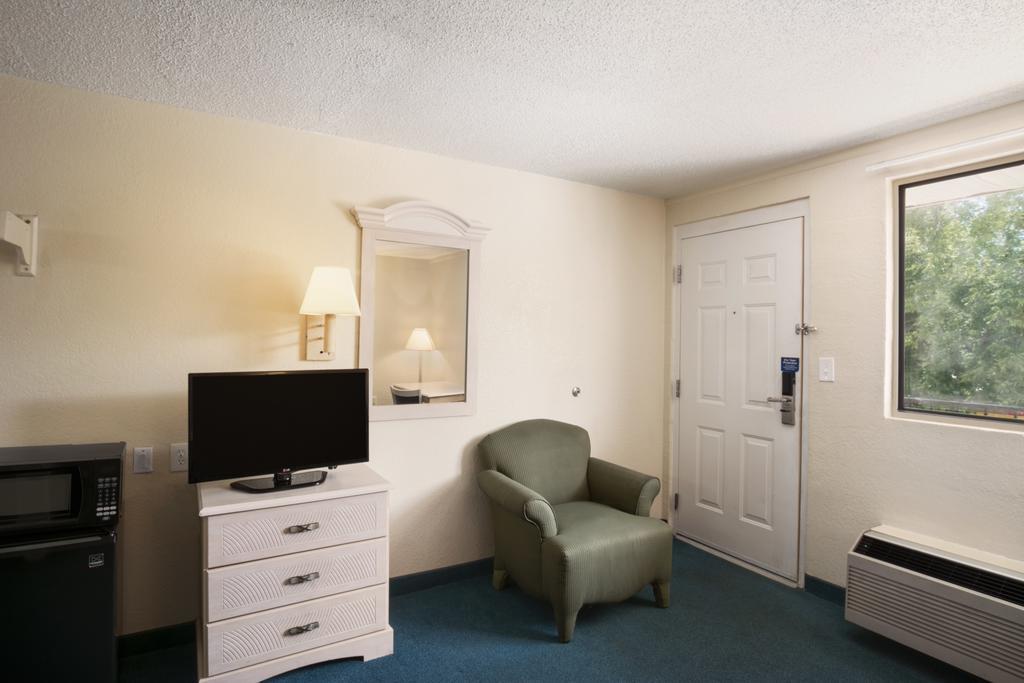Days Inn Pensacola North Ferry Pass Ngoại thất bức ảnh