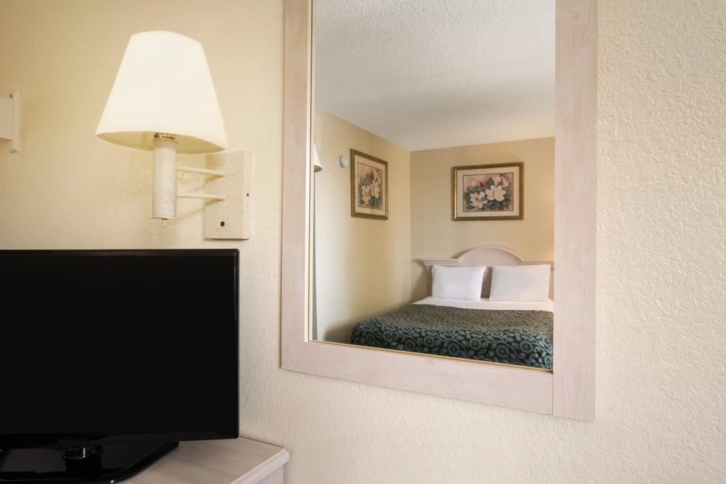 Days Inn Pensacola North Ferry Pass Ngoại thất bức ảnh